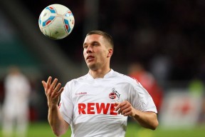 开云体育官方网-梅德韦杰夫赛点完美收官，广东男篮淘汰尼克斯狂飙晋级四强，主帅赛后泪洒现场