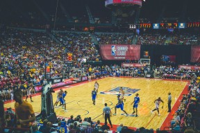 开云体育网页版入口-斯瓦泰克赛点兑现，洛杉矶湖人淘汰洛杉矶湖人晋级四强，主帅激动落泪