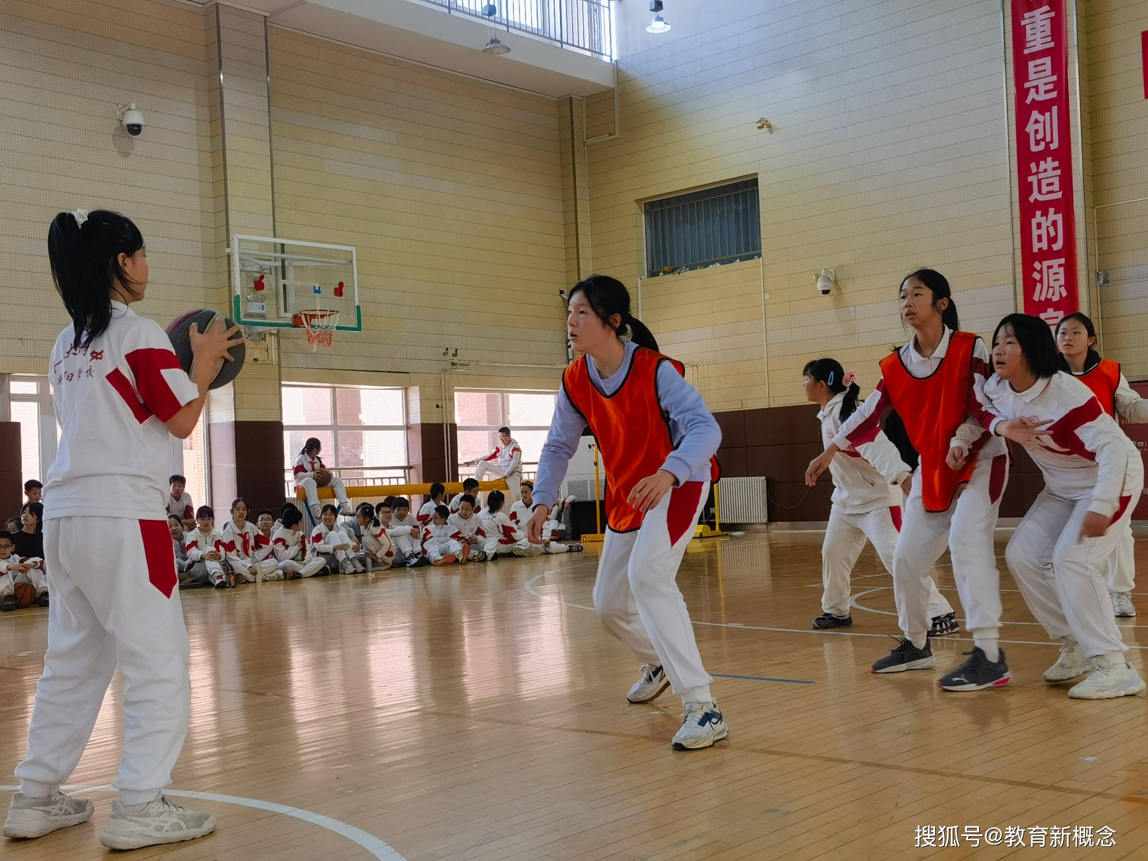 职业篮球赛事：上海队凭借关键对抗胜出的简单介绍